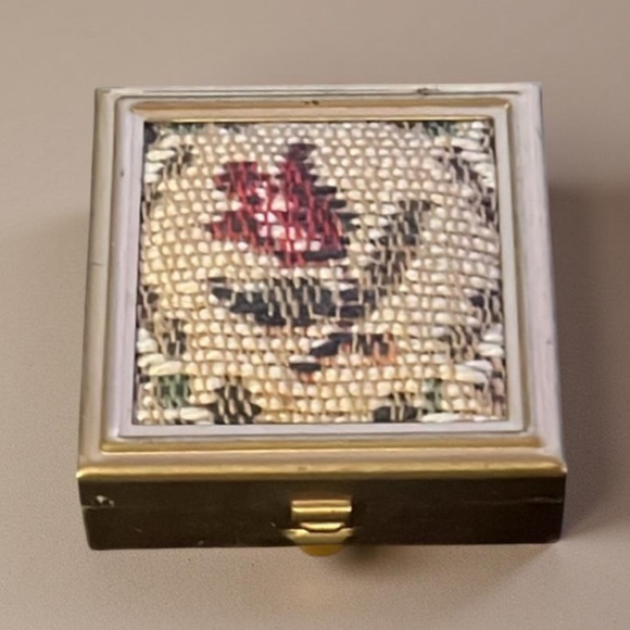 Vintage Bronze Needle Point Rose Floral Square Small Trinket Pill Box - Picture 3 of 11